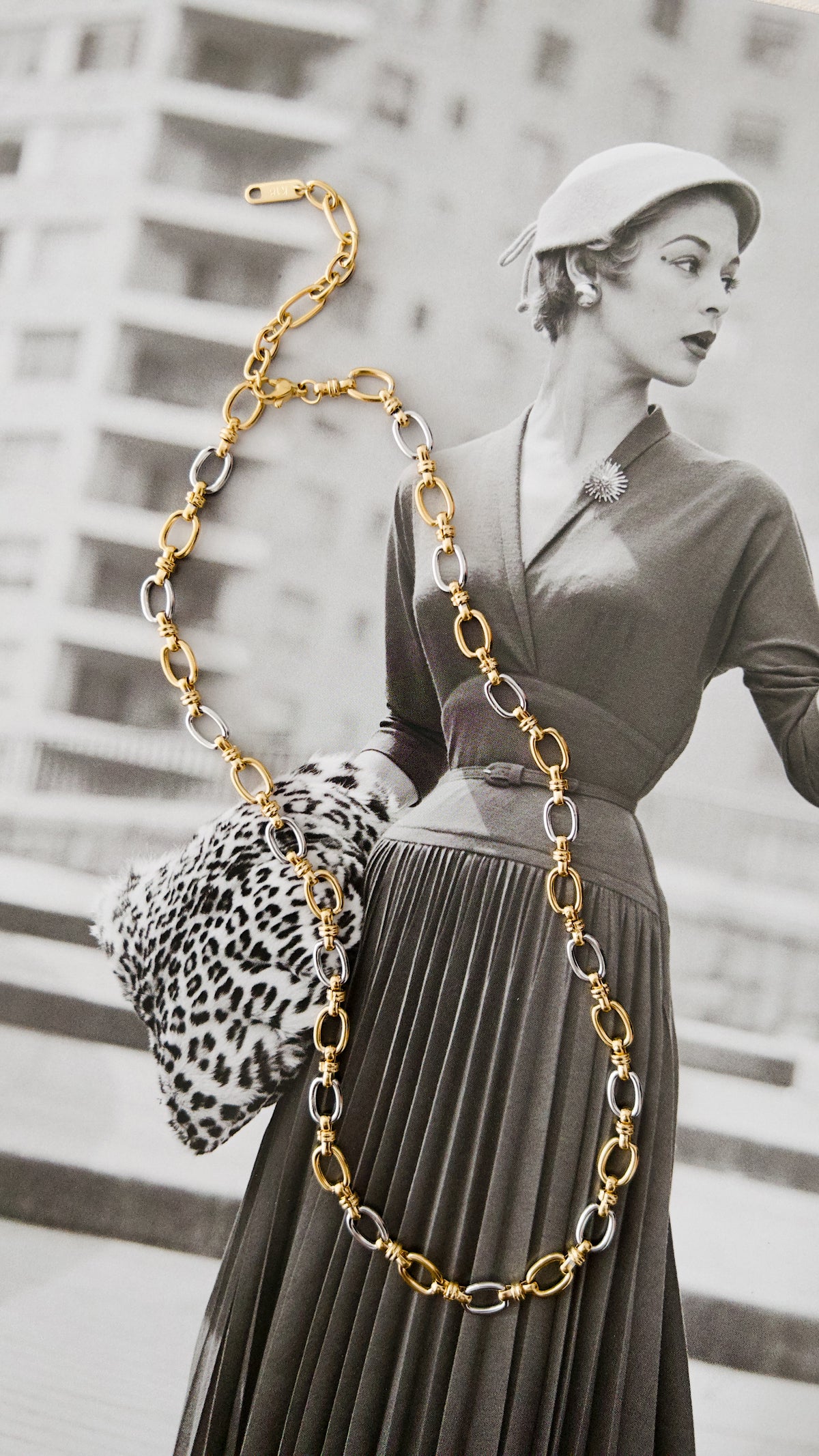 MIXED METAL OVAL LINK NECKLACE
