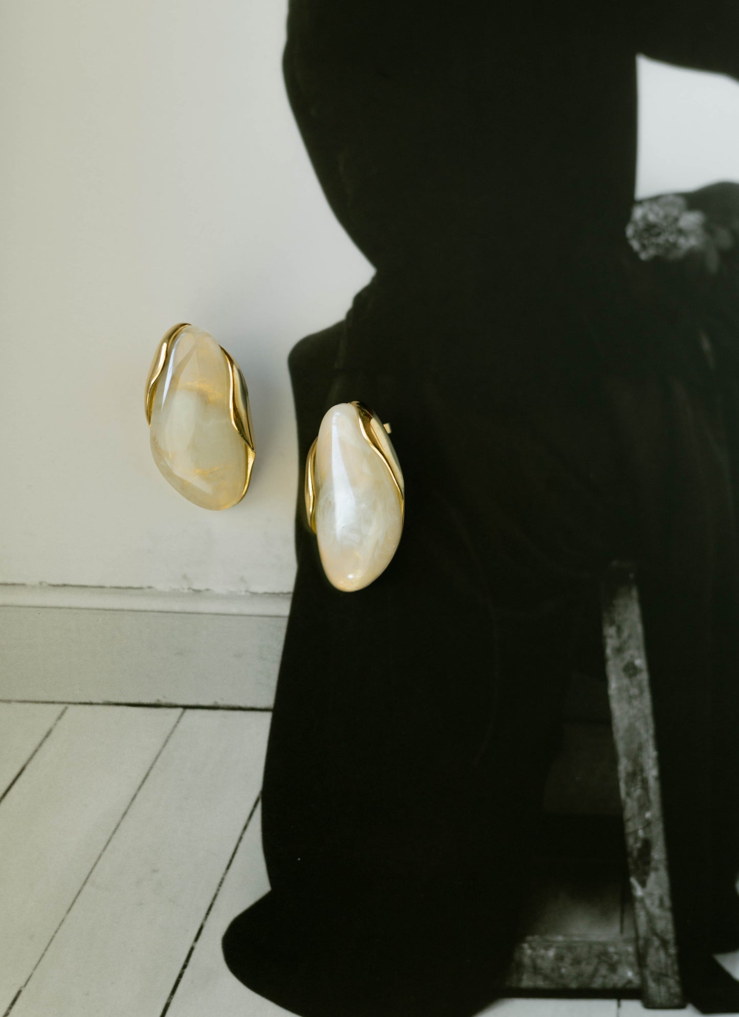 Marbled Stone Earrings – Cream