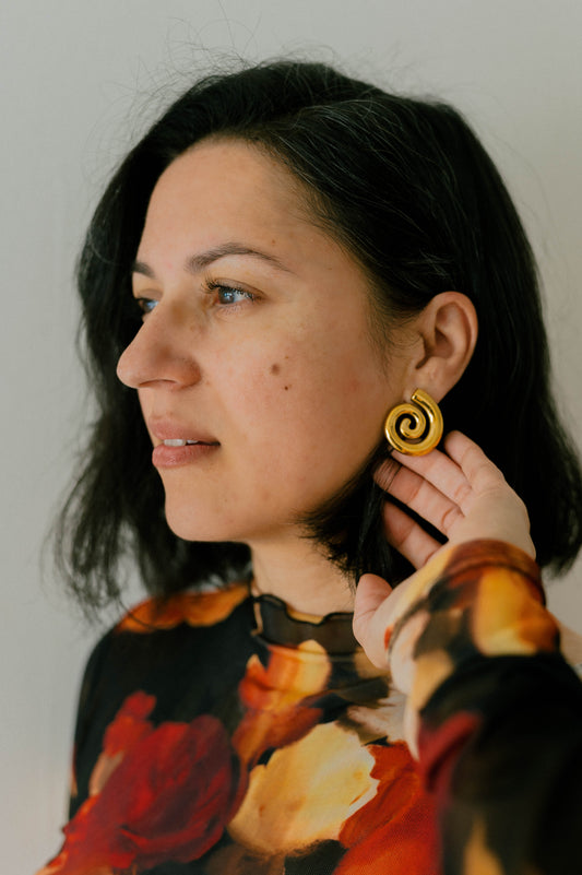 Swirl Studs β Gold