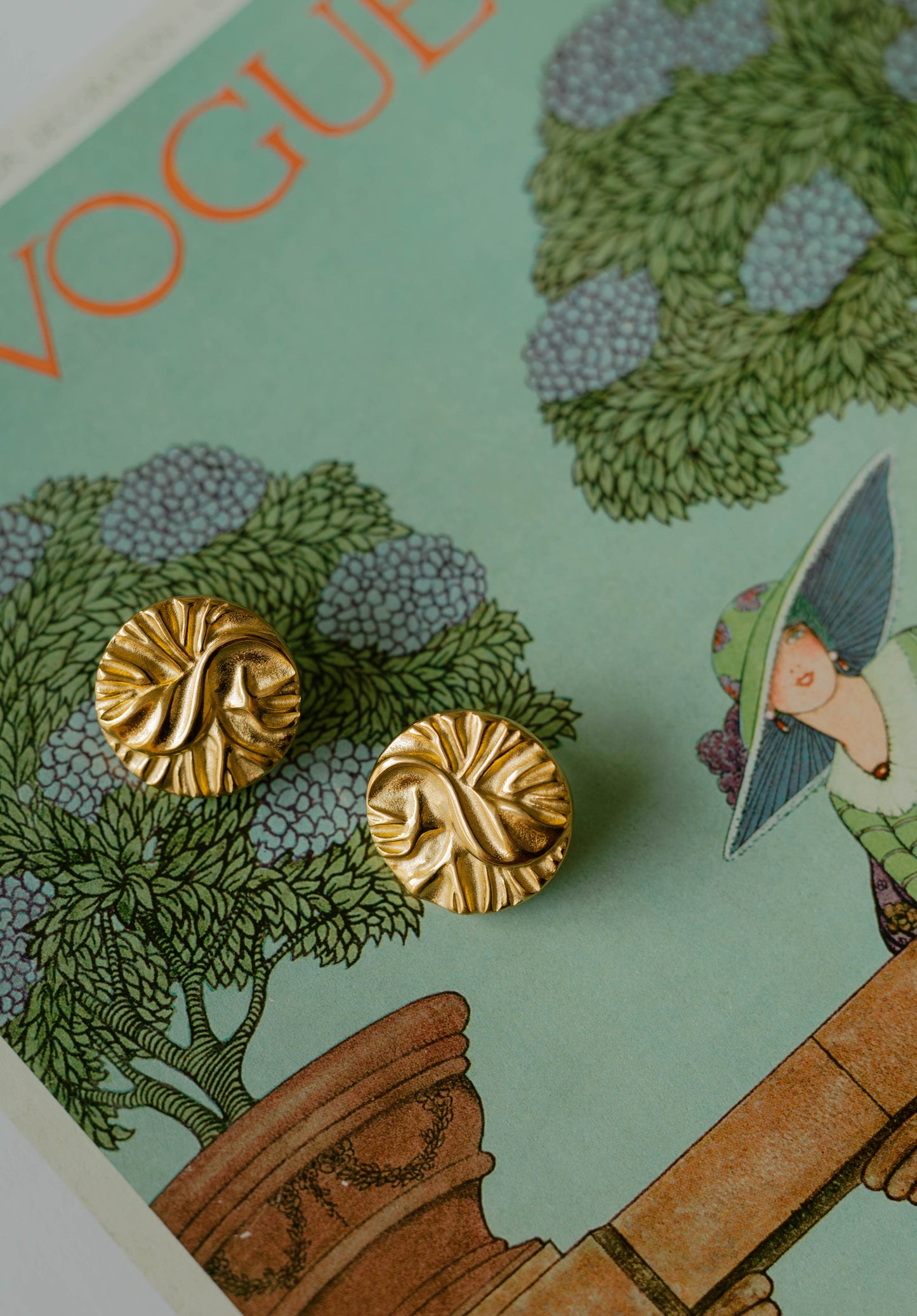 Draped Texture Studs – Gold