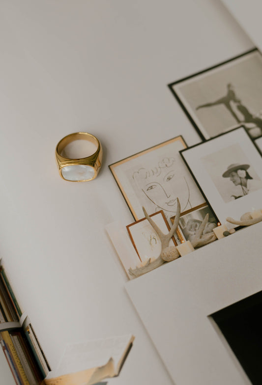 Rectangle Signet Ring – Mother of Pearl