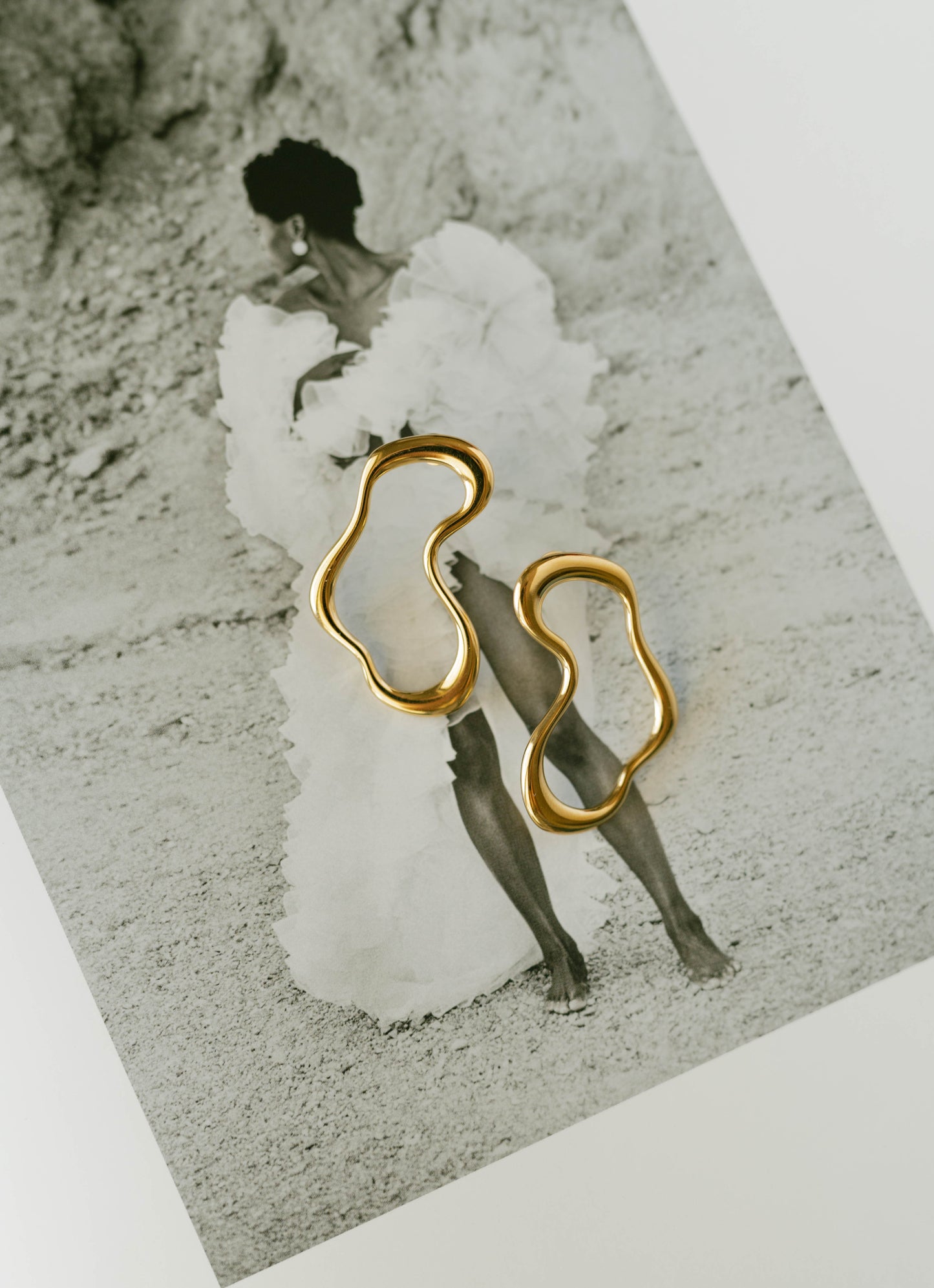 Fluid Wave Earrings – Gold