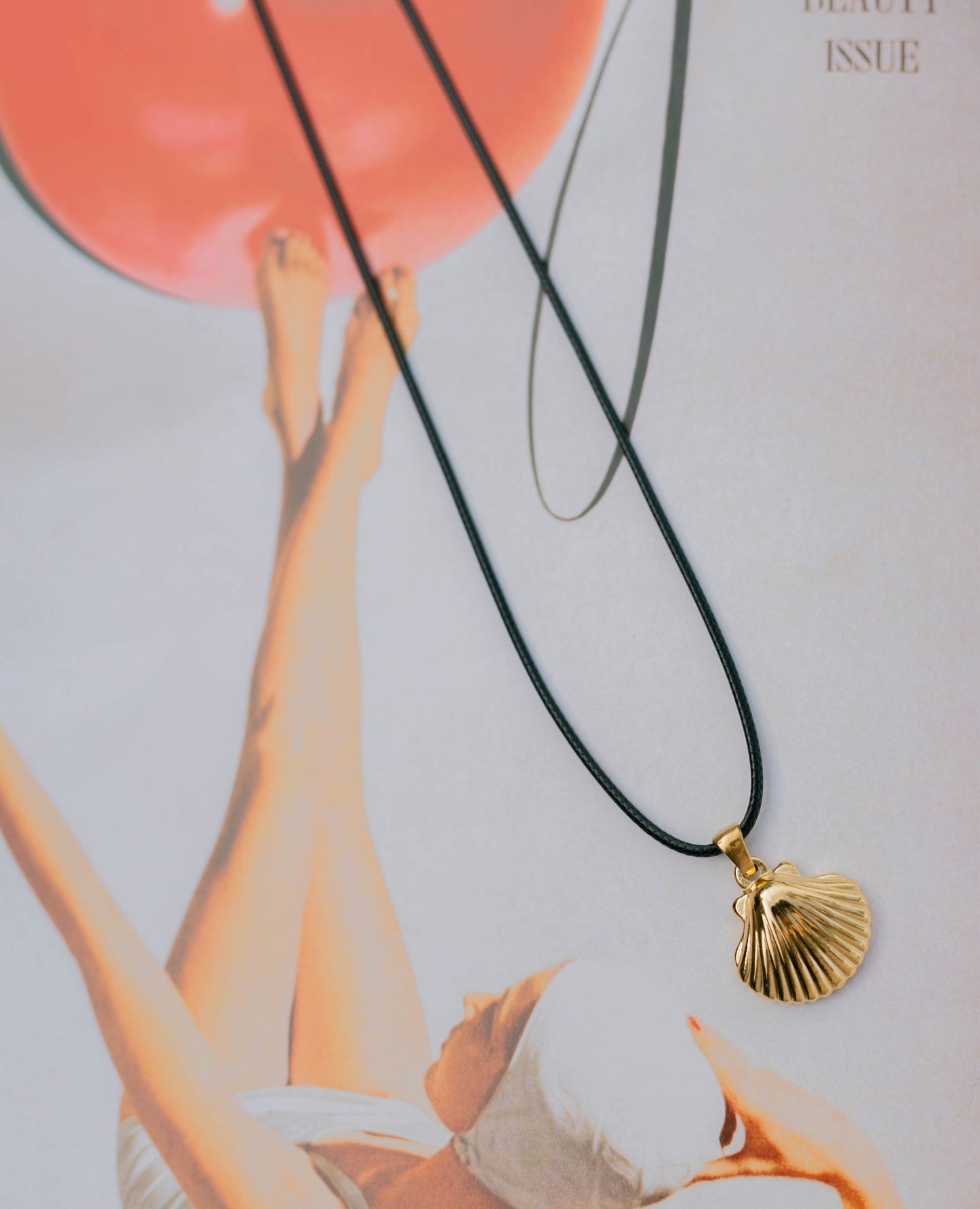 Shell Pendant Necklace