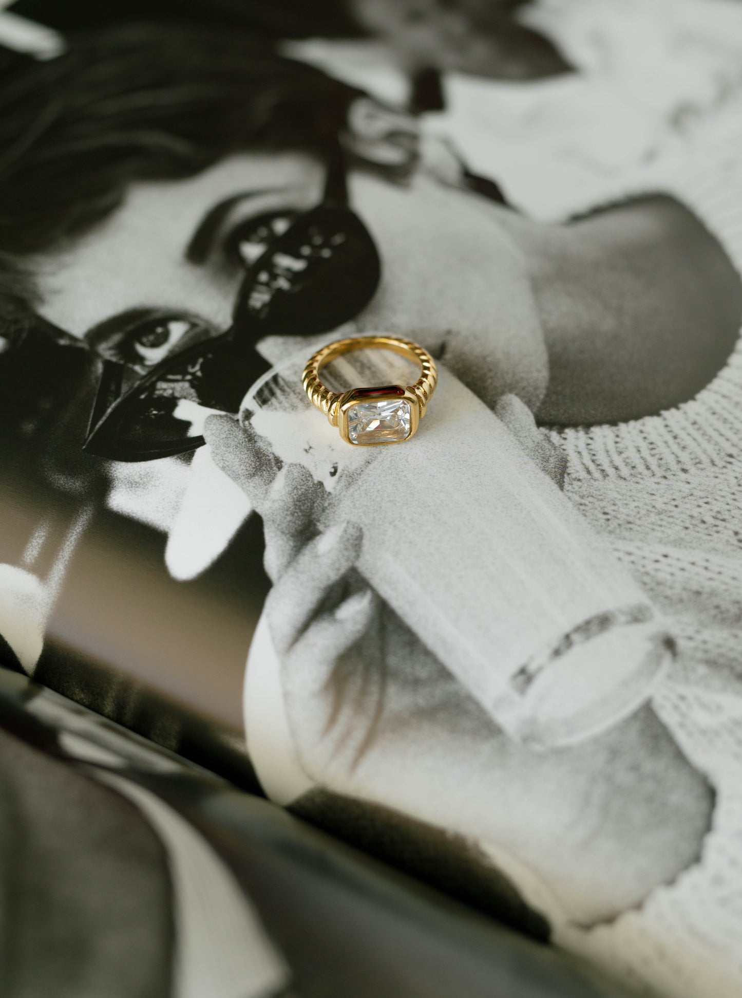 Sculpted Gem Ring – White CZ