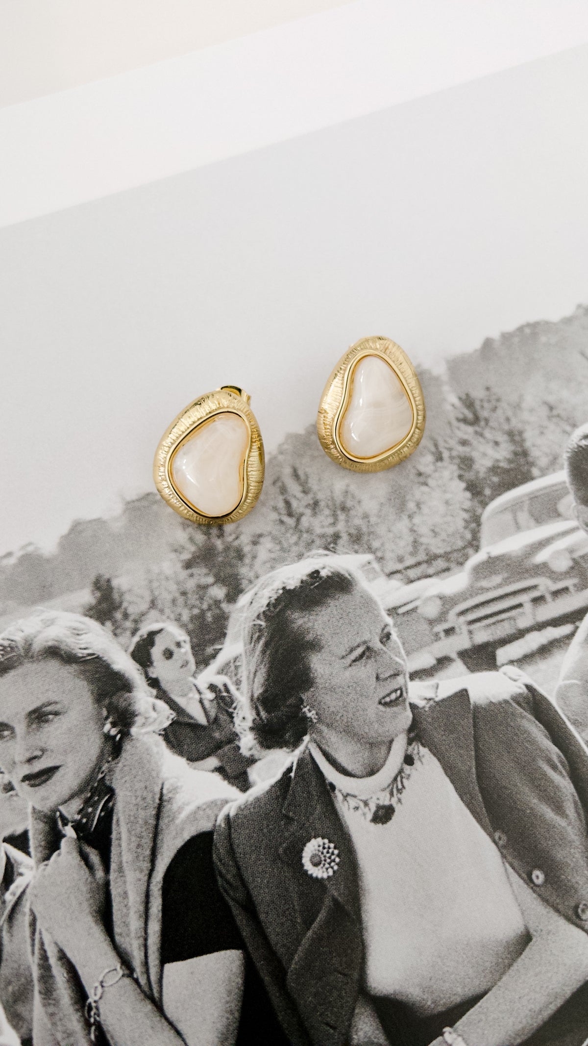 MOLTEN RESIN EARRINGS – PERLA GOLD