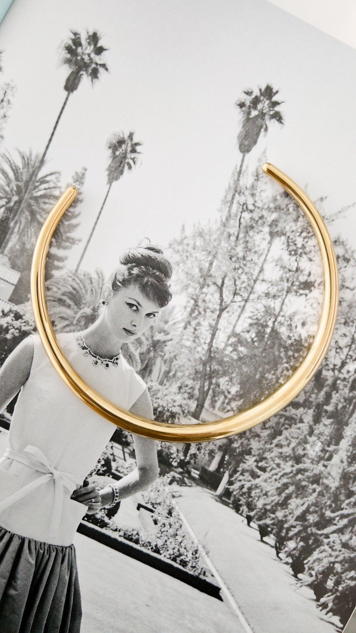 SCULPTURAL COLLAR NECKLACE – GOLD