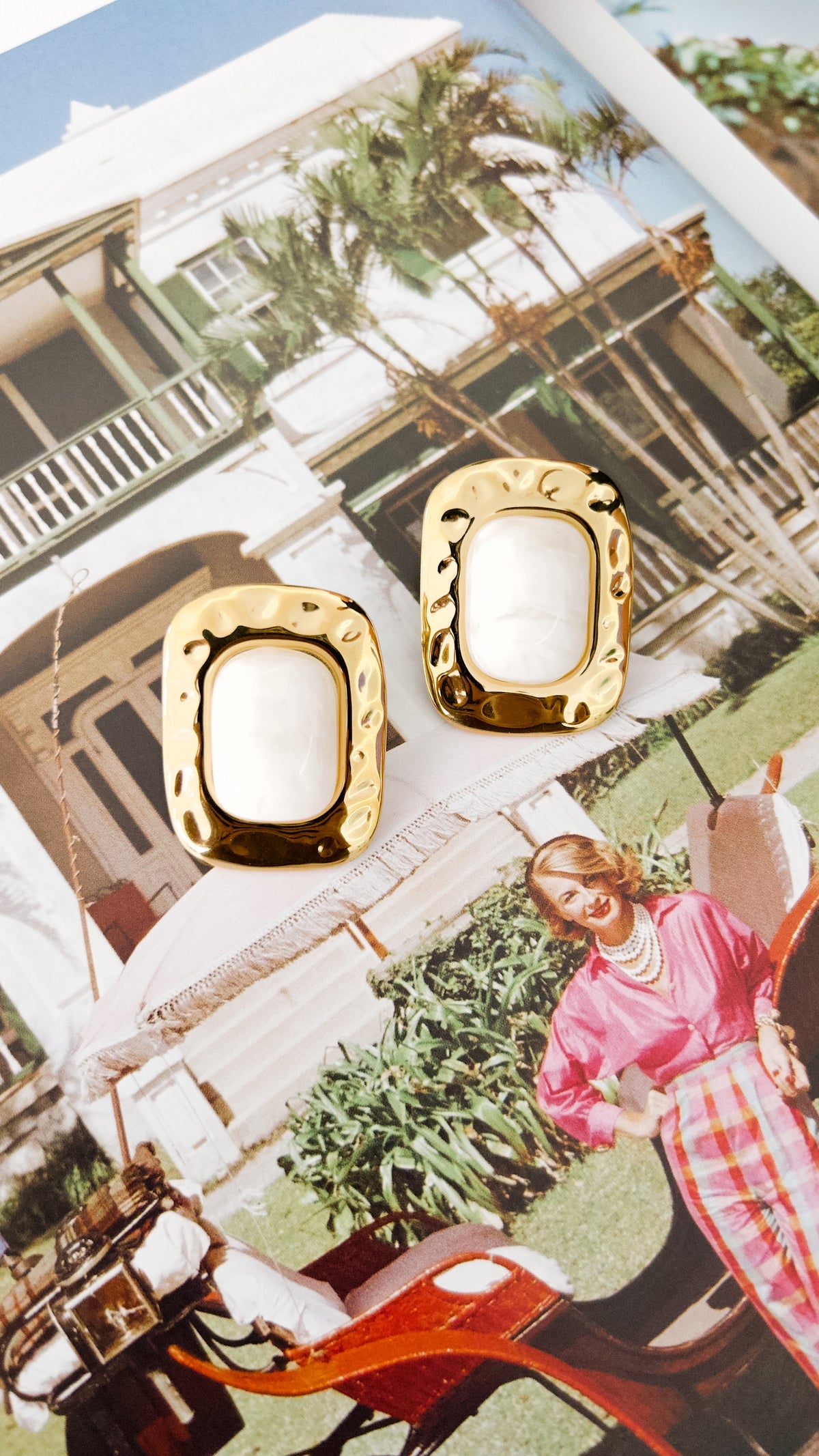 PERLA HAMMERED STATEMENT STUDS