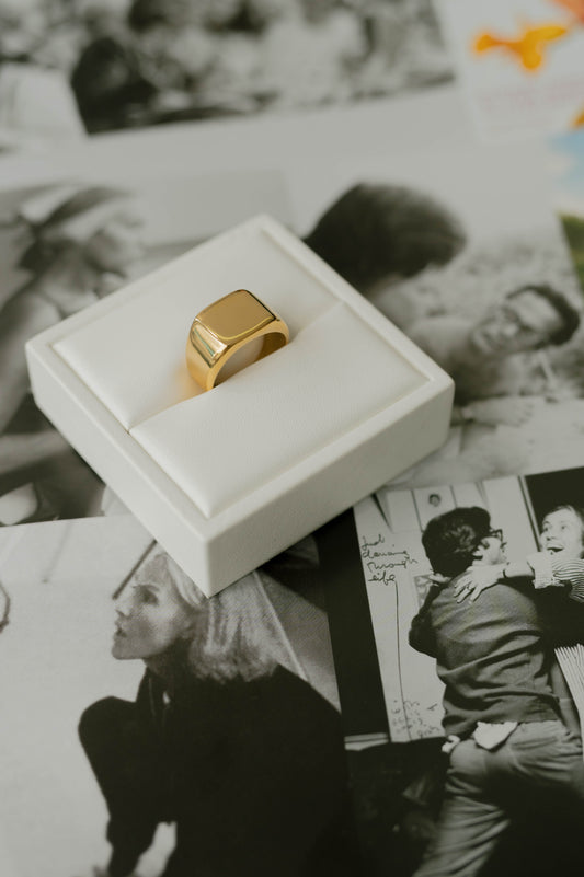 Signet Ring – Gold