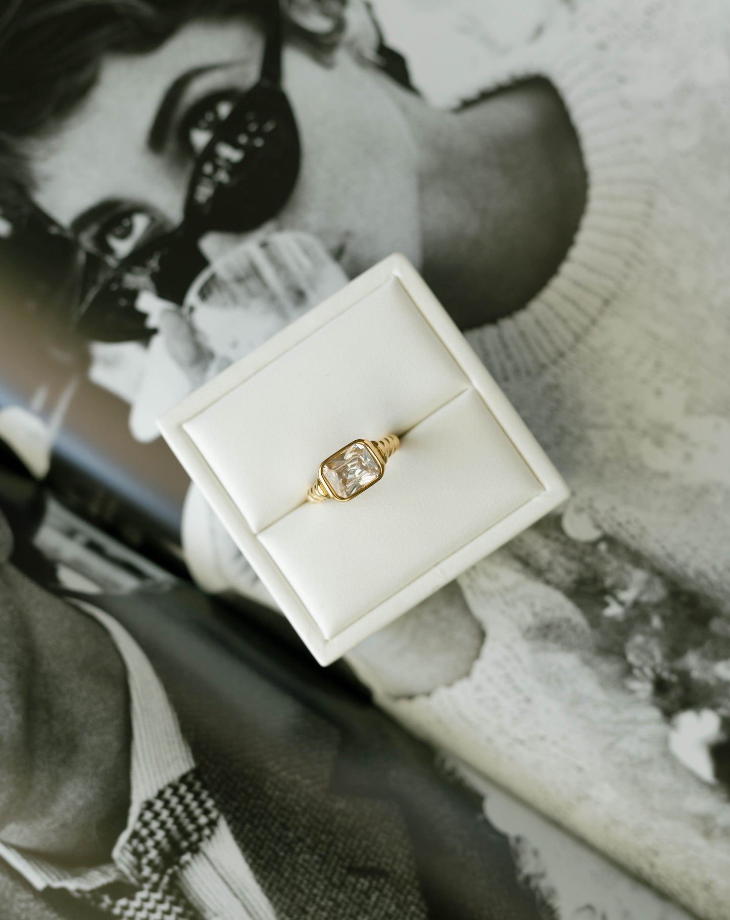 Sculpted Gem Ring – White CZ