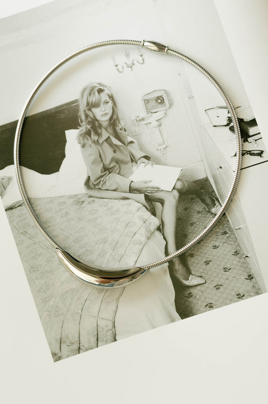 Sculpted Curve Necklace – Silver