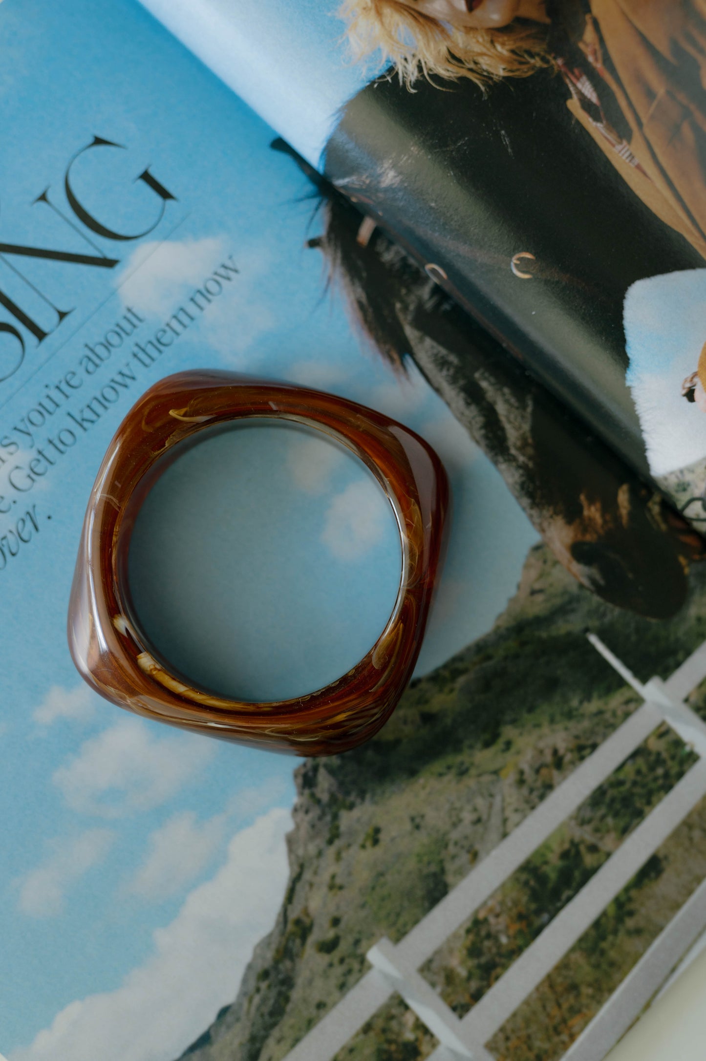Sculpted Resin Bangle – Mocha Swirl